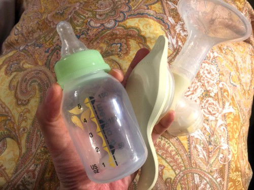 chuchu哺乳瓶の先端部分（ニップル）とメデラの搾乳器用ボトルが使える！